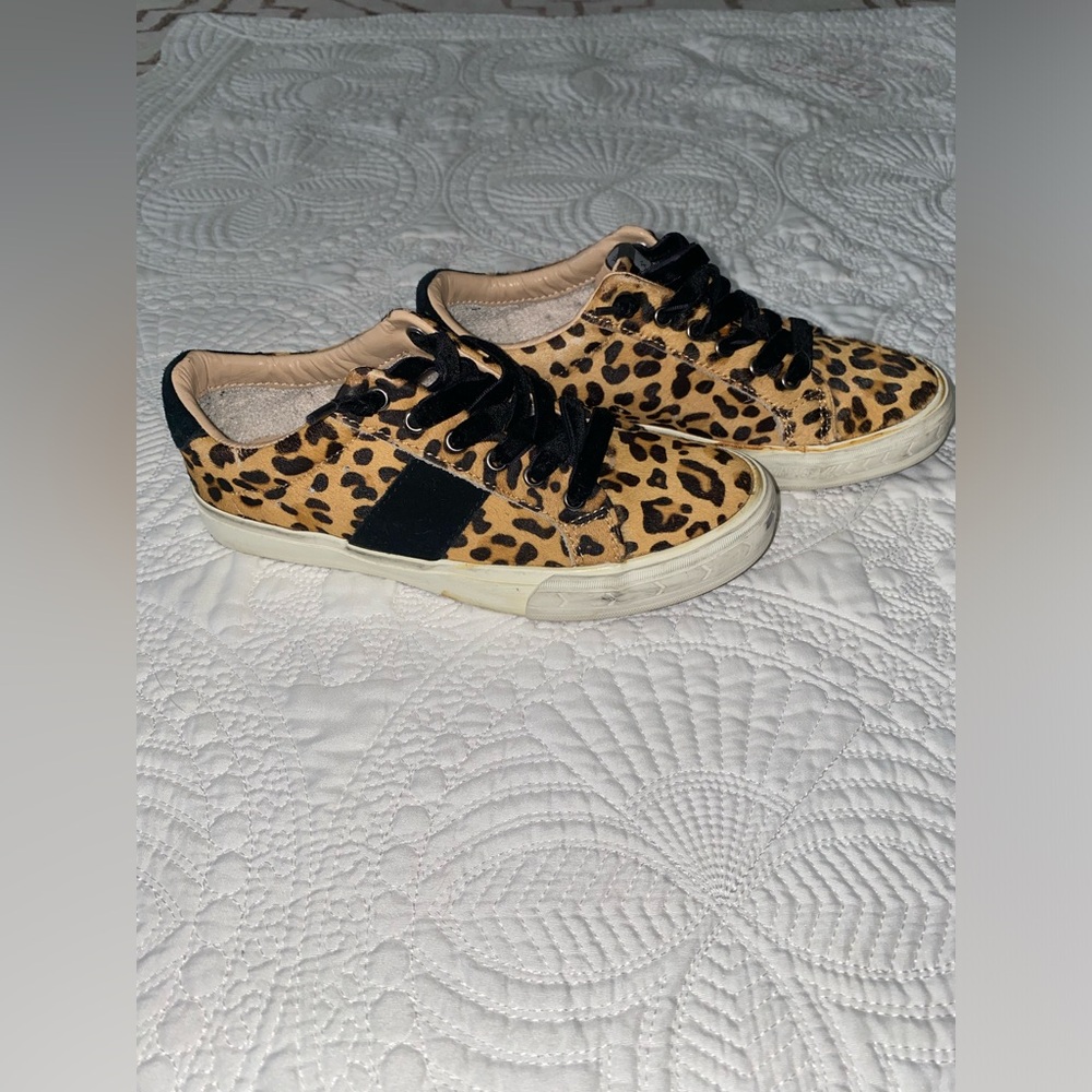 Vintage Havana Women’s faux fur leopard sneakers